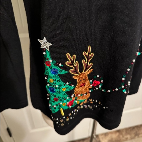 Festive Black Reindeer Sweater Size Large EUC - Picture 6 of 12